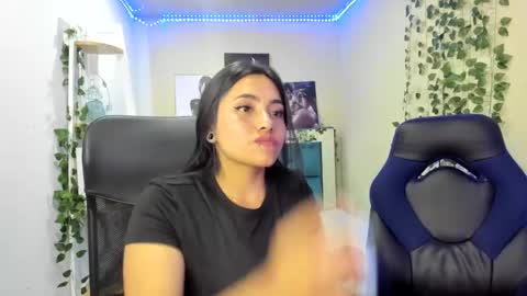 Snapshot of naomy777_ chatting on March 2025 01:47:02 AM naomy online show from March 2025 01:47:02 AM