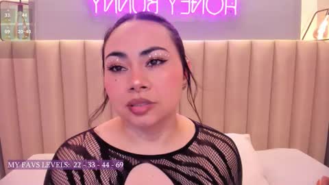 Naomy  online show from November 2025 05:19:01 PM