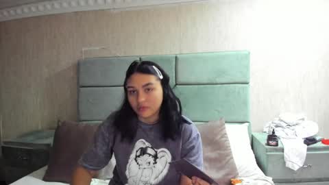 Naomy online show from April 2026 07:33:01 PM