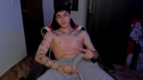 Snapshot of naranjo_seb chatting on December 2025 05:24:02 AM sebastian online show from December 2025 05:24:02 AM