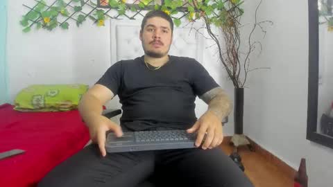 Snapshot of narciso_kh chatting on November 2025 09:36:01 PM deibyd online show from November 2025 09:36:01 PM