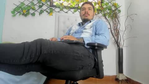 Snapshot of narciso_kh chatting on December 2025 03:39:02 PM deibyd online show from December 2025 03:39:02 PM