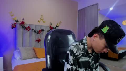 Snapshot of nascary_fox chatting on December 2025 01:07:01 PM Nascary Fox online show from December 2025 01:07:01 PM