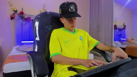 Snapshot of nascary_fox chatting on December 2025 07:22:01 PM Nascary Fox online show from December 2025 07:22:01 PM