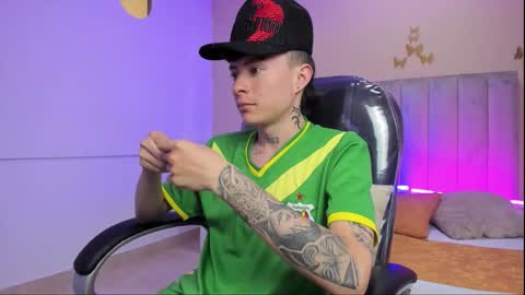 Snapshot of nascary_fox chatting on February 2026 08:02:01 PM Nascary Fox online show from February 2026 08:02:01 PM