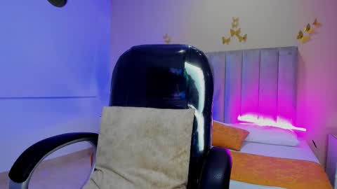 Snapshot of nascary_fox chatting on February 2026 10:29:01 PM Nascary Fox online show from February 2026 10:29:01 PM