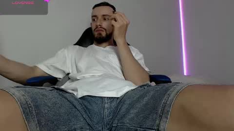 Snapshot of nassh_18 chatting on January 2025 10:35:02 PM nassh_18 online show from January 2025 10:35:02 PM