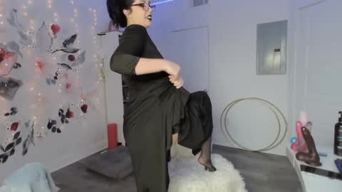 Snapshot of natahsaluxxx chatting on December 2024 02:50:01 PM Natasha Luxxx online show from December 2024 02:50:01 PM