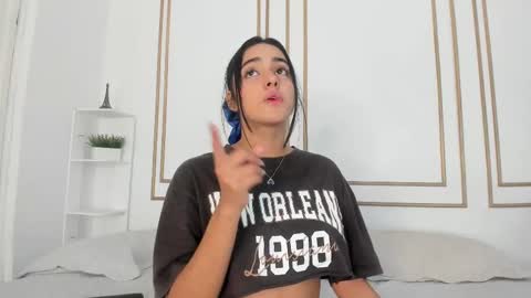 Snapshot of natalia_aguirre chatting on February 2025 03:40:01 PM Naty online show from February 2025 03:40:01 PM