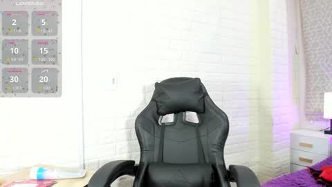 Snapshot of natalia_kiss01 chatting on October 2025 10:10:02 PM Natalia Kiss online show from October 2025 10:10:02 PM