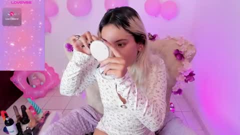 Snapshot of nataliahenao_69 chatting on November 2025 03:45:02 PM Nataliua Henao online show from November 2025 03:45:02 PM