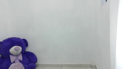 nataliavela online show from May 2026 11:01:01 PM