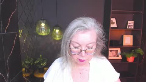 NataliCloud online show from May 2026 01:18:02 PM