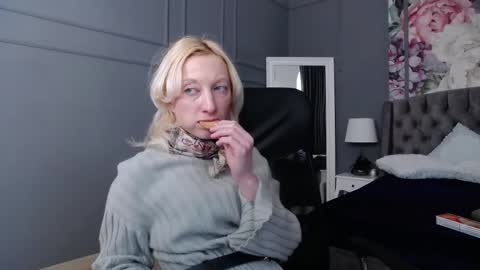 Natalie online show from February 2025 07:05:01 AM