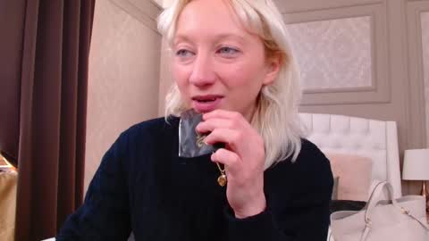 Natalie online show from December 2025 08:43:01 AM