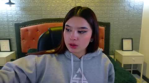 natalie  online show from October 2025 02:59:01 AM