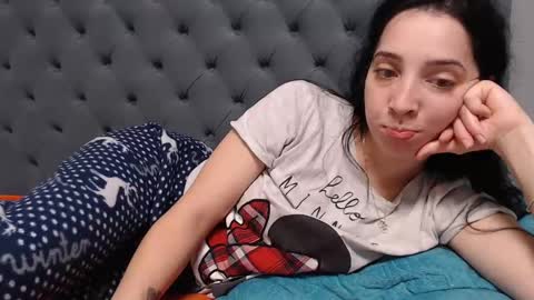 Snapshot of natalie_mia chatting on January 2025 06:43:02 AM Miia online show from January 2025 06:43:02 AM