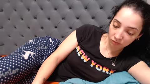 Snapshot of natalie_mia chatting on January 2025 06:28:02 AM Miia online show from January 2025 06:28:02 AM