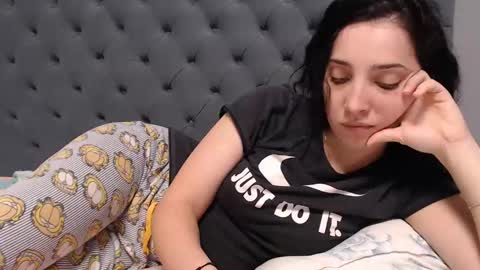 Snapshot of natalie_mia chatting on February 2025 09:57:02 AM Miia online show from February 2025 09:57:02 AM