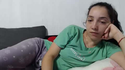 Snapshot of natalie_mia chatting on October 2025 02:08:01 AM Miia online show from October 2025 02:08:01 AM