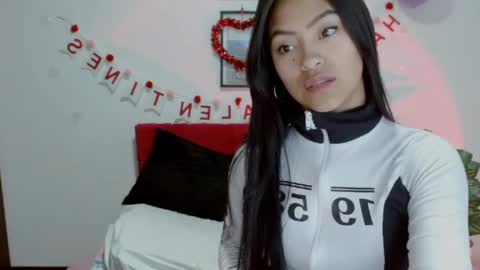 Nataly Escobar online show from September 2025 12:28:02 PM