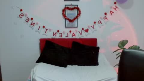 Nataly Escobar online show from September 2025 12:18:01 PM