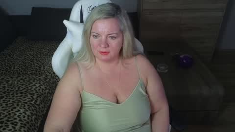 Snapshot of natascha1202 chatting on January 2025 10:11:02 PM Natalli online show from January 2025 10:11:02 PM