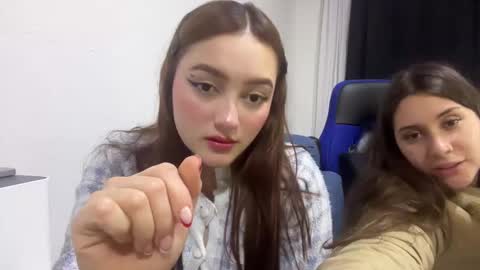 Snapshot of natasha_romanof18 chatting on January 2026 04:04:02 AM natasha_romanof18 online show from January 2026 04:04:02 AM