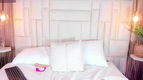 Snapshot of natashalondon_ chatting on November 2025 05:59:01 PM NatashaLondon online show from November 2025 05:59:01 PM