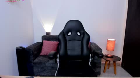 NATHALIE online show from February 2025 03:00:01 PM