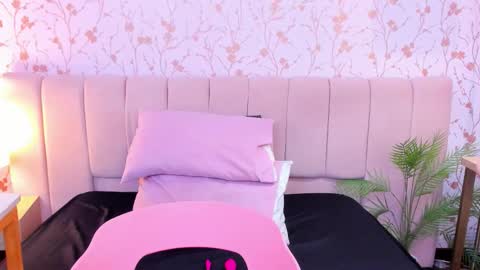 nathalie rossel online show from December 2025 07:08:02 PM