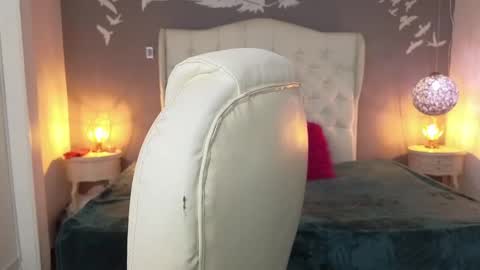 Snapshot of nathaly_blue chatting on December 2024 08:18:01 PM nathaly_blue online show from December 2024 08:18:01 PM