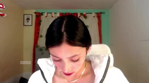 Snapshot of nathaly_blue chatting on December 2025 01:33:02 AM nathaly_blue online show from December 2025 01:33:02 AM