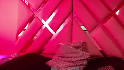 nathaly low online show from January 2025 12:23:01 PM