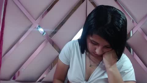 nathaly low online show from January 2025 10:40:01 AM