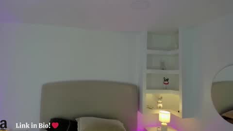 NATHALY  online show from December 2025 10:44:02 AM