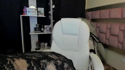 Snapshot of natsuki_09 chatting on February 2025 04:32:02 AM Nat online show from February 2025 04:32:02 AM