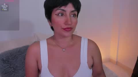 Snapshot of natty_bush chatting on December 2025 08:13:02 PM Nathalie online show from December 2025 08:13:02 PM