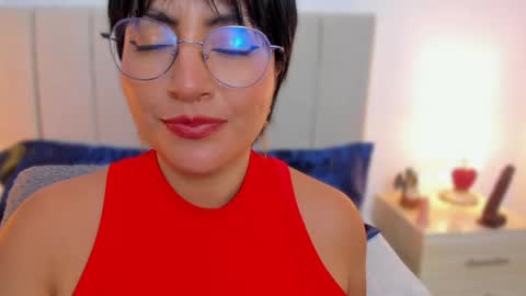 Snapshot of natty_bush chatting on April 2026 09:50:02 PM Nathalie online show from April 2026 09:50:02 PM
