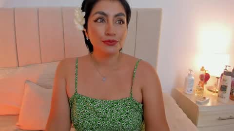 Snapshot of natty_bush chatting on May 2026 12:33:01 PM Nathalie online show from May 2026 12:33:01 PM