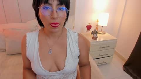 Snapshot of natty_bush chatting on May 2026 09:42:01 PM Nathalie online show from May 2026 09:42:01 PM