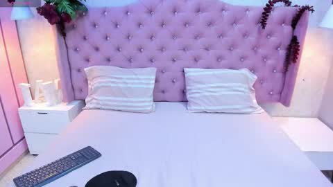 Natty Trainor online show from December 2025 09:22:01 PM