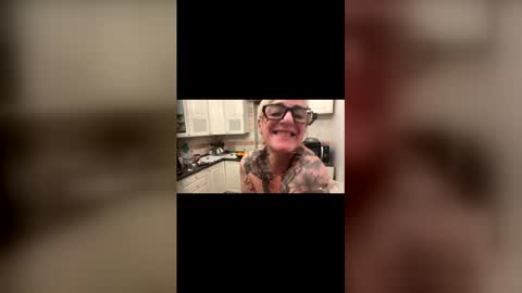 Snapshot of naturalbornsinfull chatting on December 2025 02:51:02 AM naturalbornsinfull online show from December 2025 02:51:02 AM