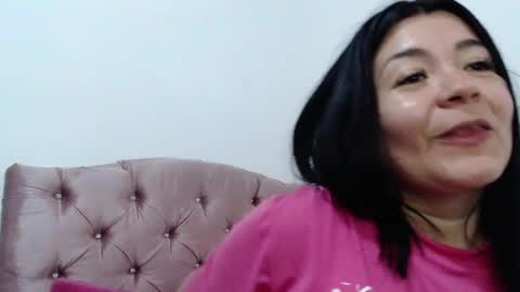 Snapshot of naturally_mature chatting on December 2024 12:04:01 AM Sammy online show from December 2024 12:04:01 AM