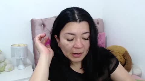 Snapshot of naturally_mature chatting on December 2024 04:20:02 AM Sammy online show from December 2024 04:20:02 AM