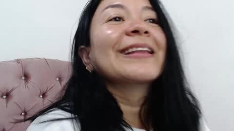 Snapshot of naturally_mature chatting on January 2025 05:23:02 AM Sammy online show from January 2025 05:23:02 AM