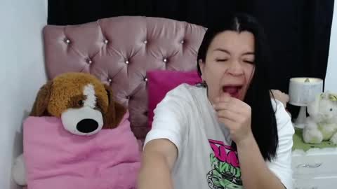 Snapshot of naturally_mature chatting on March 2025 04:13:01 AM Sammy online show from March 2025 04:13:01 AM