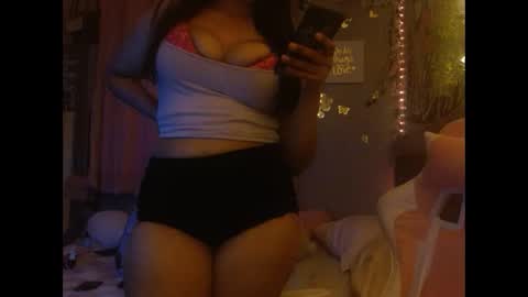 Snapshot of natxurall chatting on February 2026 09:08:02 AM Amara rose online show from February 2026 09:08:02 AM