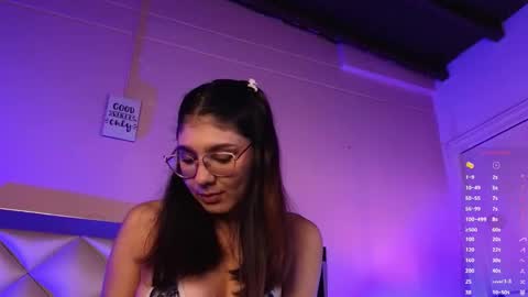 Naty Saenz online show from October 2025 09:43:02 AM