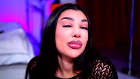 Naty online show from November 2025 10:24:01 AM